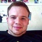Pour dialoguer avec alois21, telechargez son Messenger
