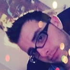 Pour dialoguer avec beniben37, telechargez son Messenger