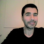 Pour dialoguer avec clintshadi, telechargez son Messenger