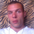 Pour dialoguer avec crazybz56, telechargez son Messenger