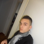 Pour dialoguer avec danny1018, telechargez son Messenger