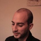 Pour dialoguer avec hotfrenchbunny, telechargez son Messenger