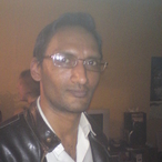 Pour dialoguer avec indian15, telechargez son Messenger