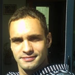 Pour dialoguer avec jonka822, telechargez son Messenger