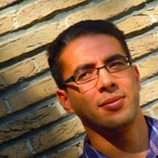 Pour dialoguer avec norovich, telechargez son Messenger