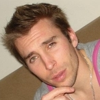 Pour dialoguer avec renaud7500, telechargez son Messenger