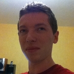 Pour dialoguer avec sexyyo44, telechargez son Messenger