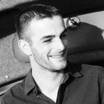 Pour dialoguer avec squalixx, telechargez son Messenger
