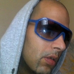 Pour dialoguer avec tarek974, telechargez son Messenger